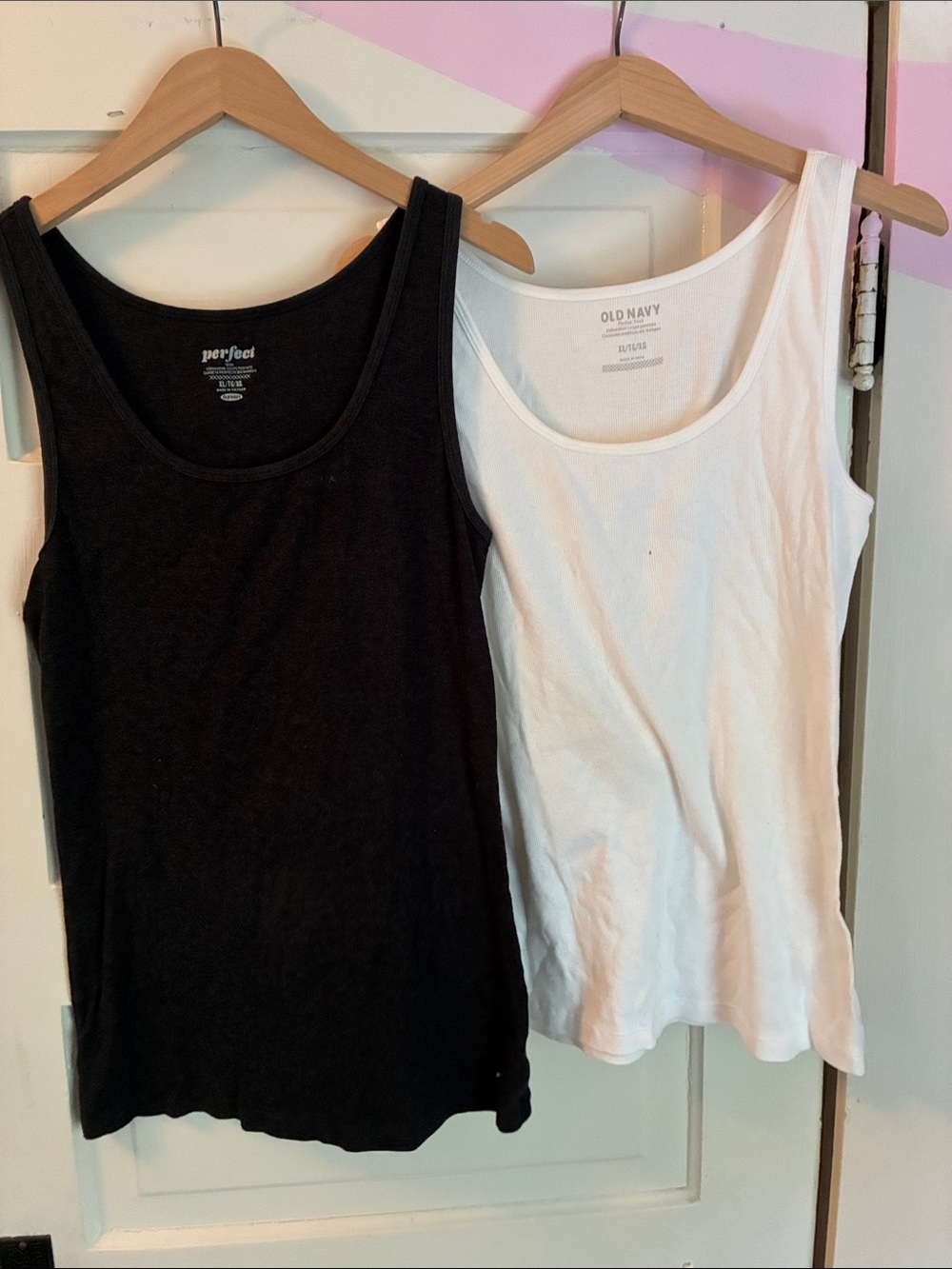 Old Navy Black & White Scoop Neck Tank Tops - Women's 2-Pack